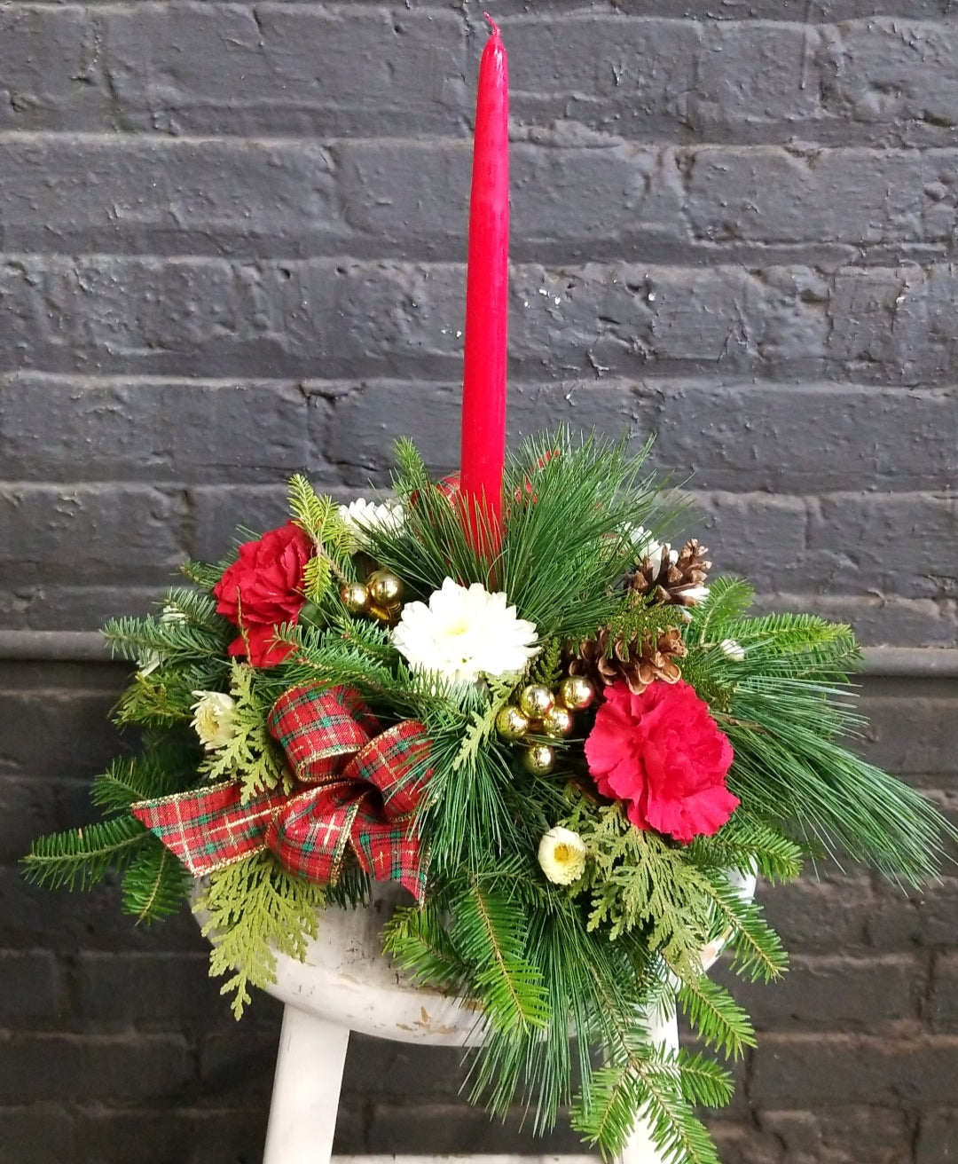 Round Holiday Centerpiece