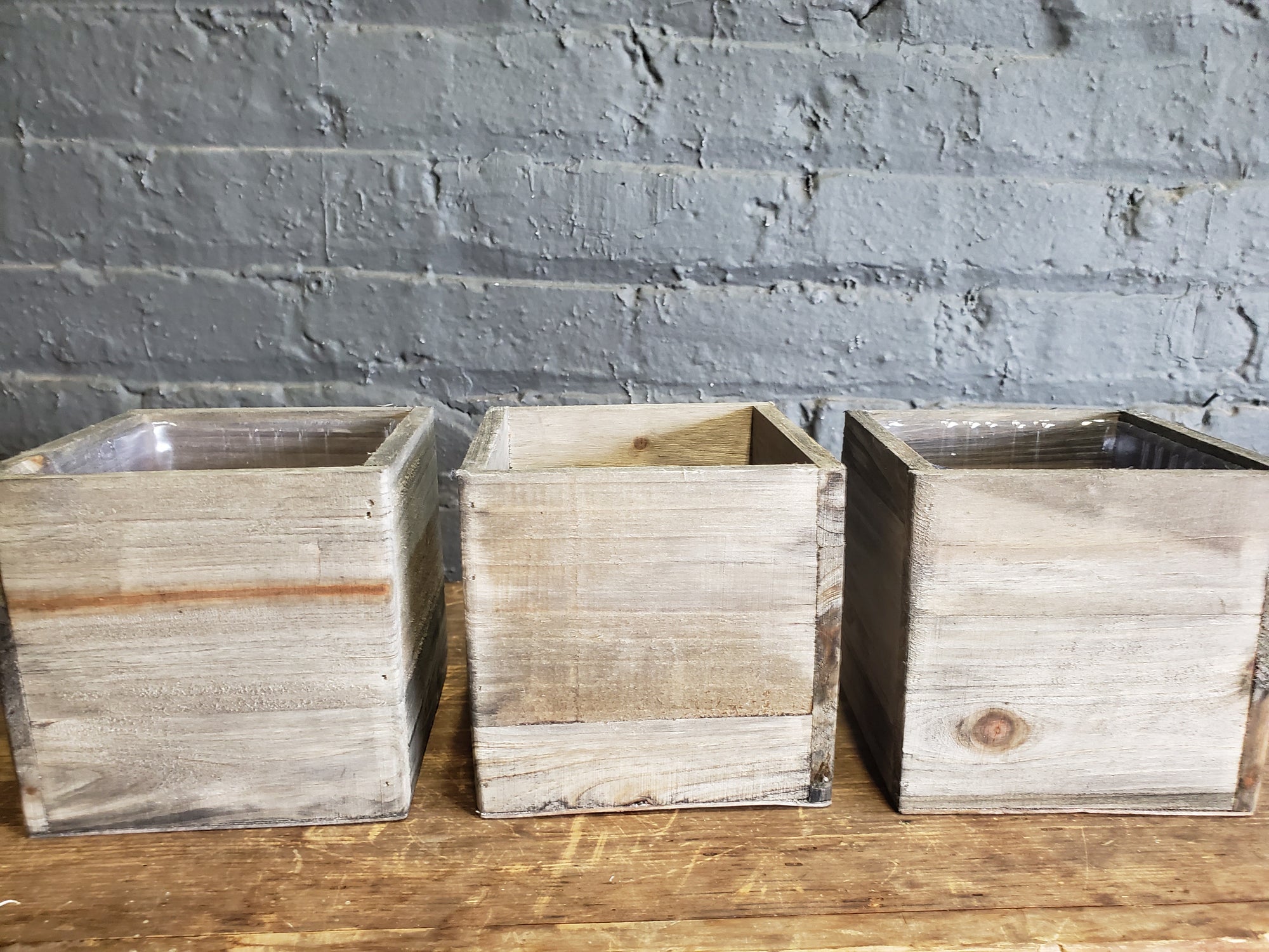 different wood grains on wood box