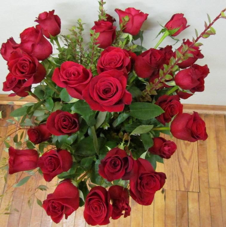 Three_dozen_red_roses