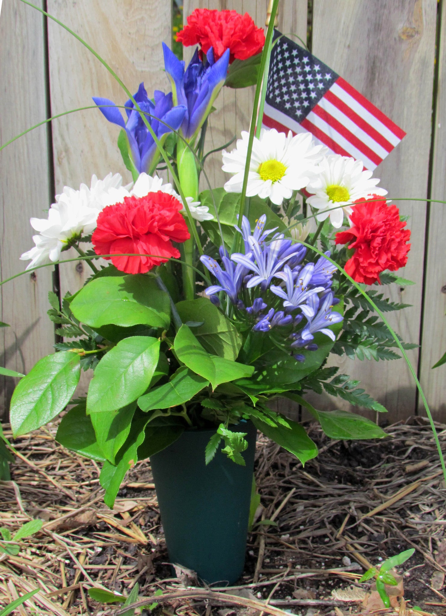 Patriotic cemetery tribute